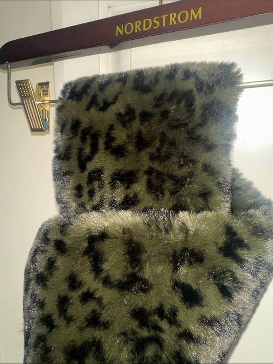Christian Siriano Accessories - Christian Siriano Olive Green Leopard Faux Fur Scarf